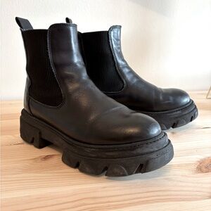 ALOHAS Black Leather Chelsea Boots 7.5